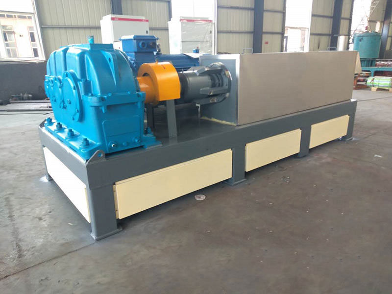 Rubber kneading machine