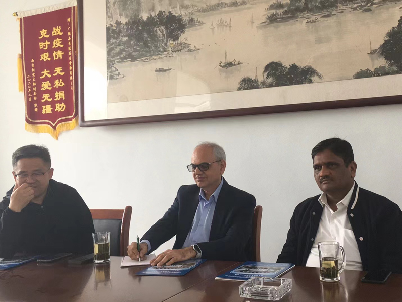 Foreign merchants visiting and inspecting our company's equipment